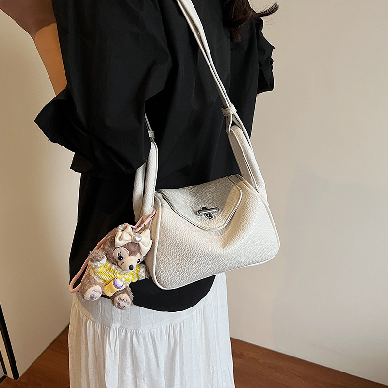 This high-end, lychee patterned fashionable handbag is a new model for women in 2025. It is trendy, versatile, stylish and light luxury single-shoulder crossbody bag details Picture