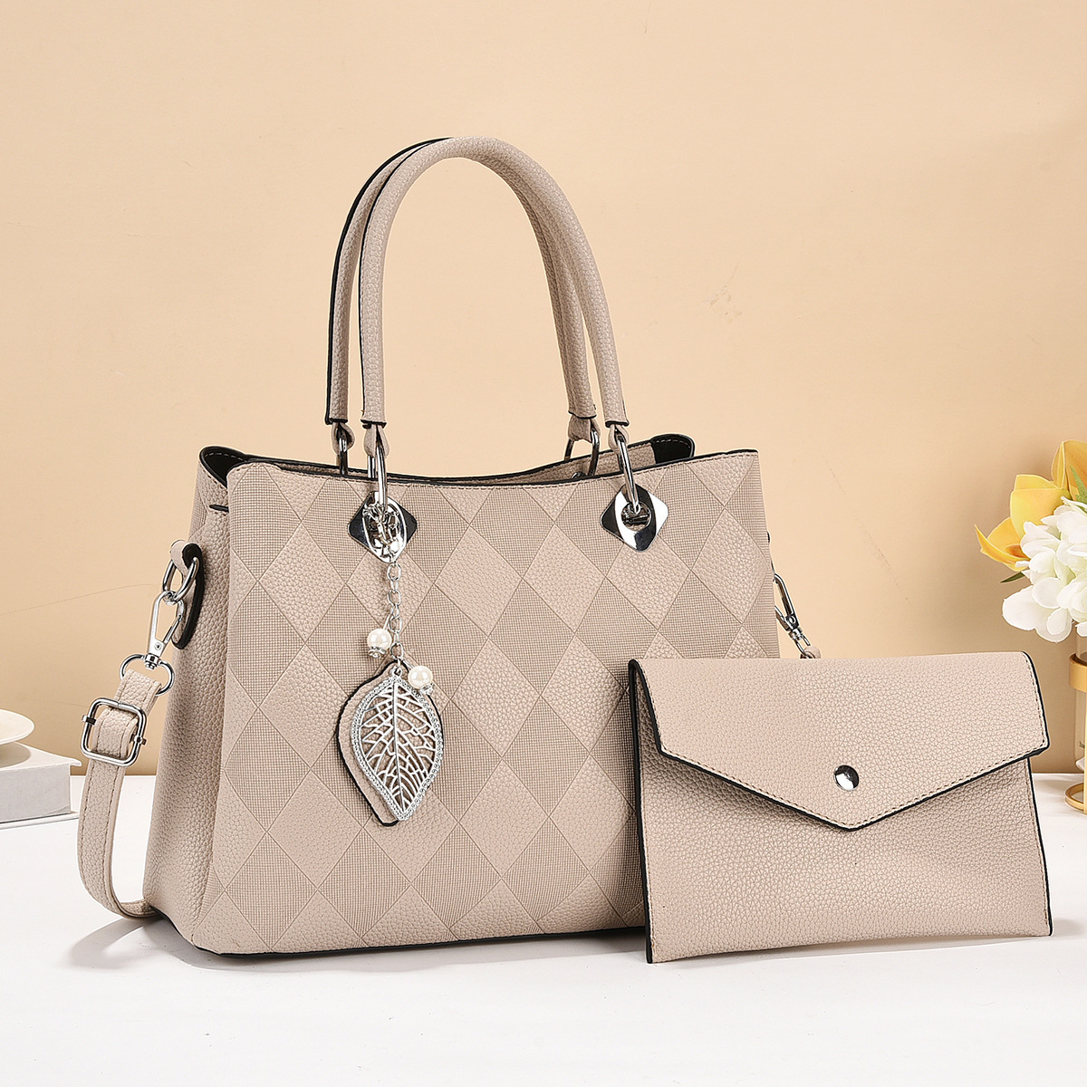 A large women's bag 2024 new crossbody bag for autumn and winter, with a large capacity, fashionable and trendy, high-end single-shoulder handbag Specification drawing