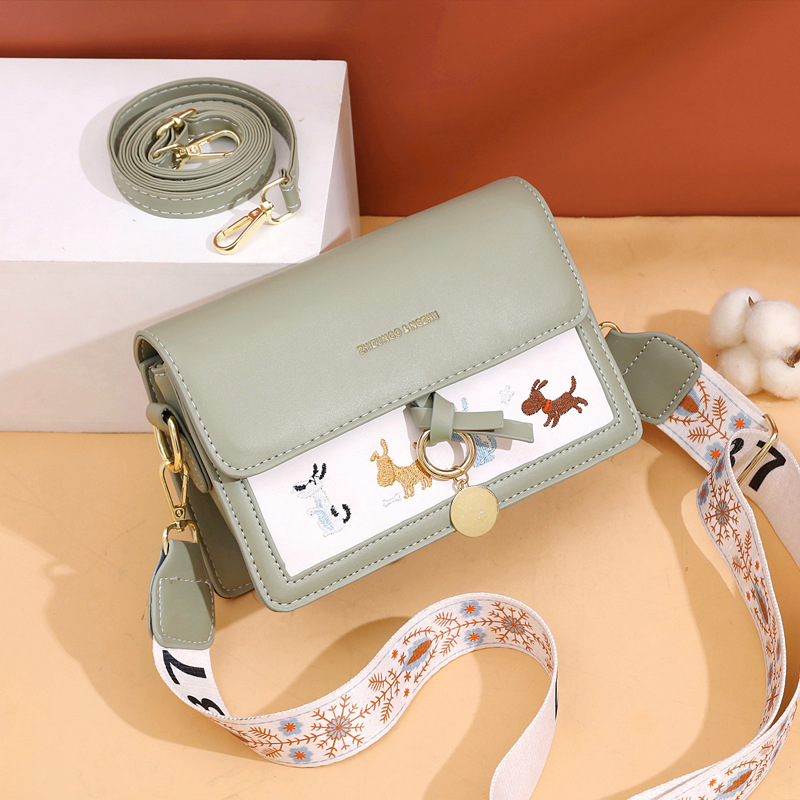 2022 New trendy Korean style women's bag, fashionable texture, stylish embroidery, versatile single-shoulder crossbody bag, small square bag, small bag Specification drawing