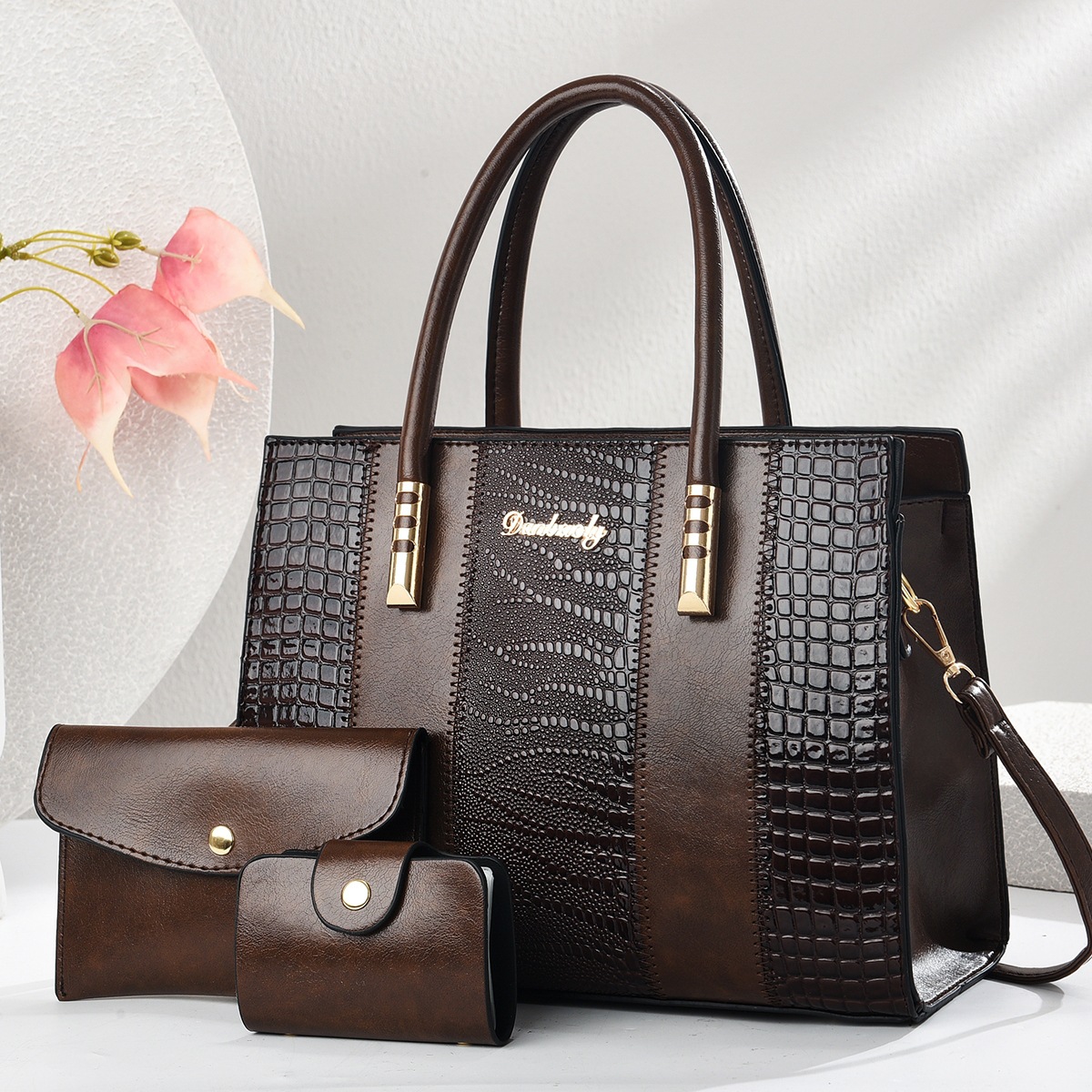 Versatile single-shoulder crossbody bag 2025, large capacity handbag, trendy and fashionable women's bag, middle-aged mother's bag, high-end and elegant details Picture