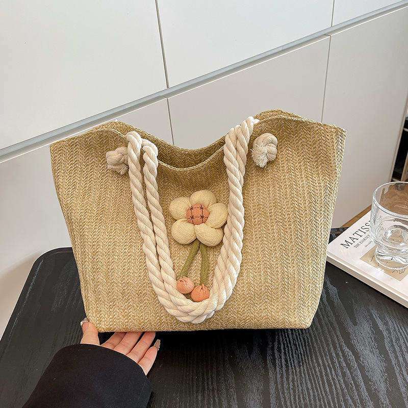 Woven straw bag for women, large capacity 2025 new summer versatile single-shoulder bag, seaside crossbody bag, commuter tote bag full figure