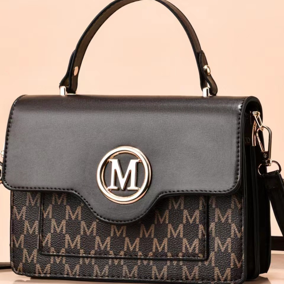 Wholesale women's bag 2024 New style fashionable letter small square bag, versatile ladies' high-end quality small bag, single-shoulder crossbody bag Item Picture