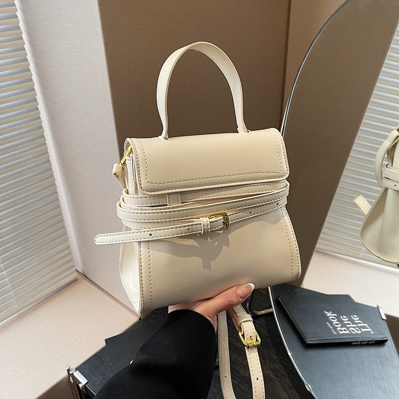 A fashionable and casual briefcase for women in 2025, a trendy and versatile Korean style single-shoulder bag with a sense of high-end simplicity Specification drawing