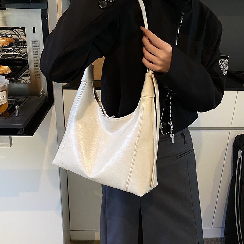 Large-capacity women's 2025 new style fashionable retro chain single-shoulder crossbody bag, high-quality commuter women's tote bag full figure