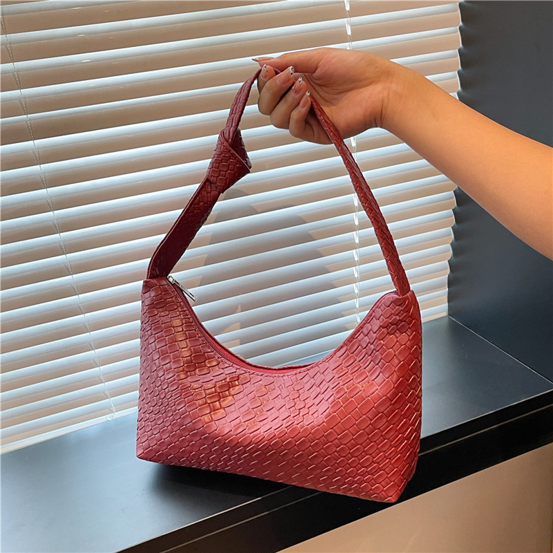 Korean handbag, women's bag, fashion 2025 retro new casual underarm bag, crescent bag, single-shoulder personalized bag full figure