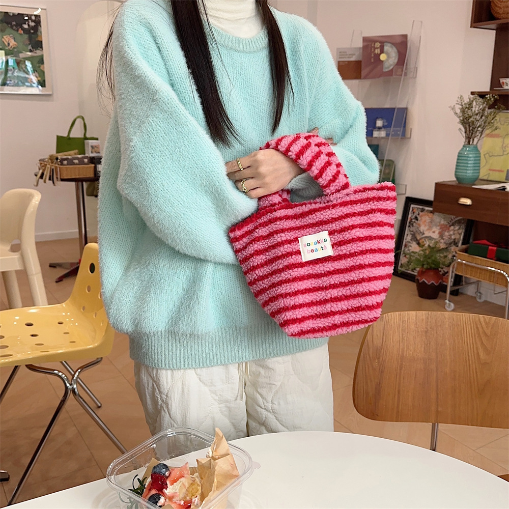 4111 Winter Fashion Plush Women's Bag 2023 New Style Cute polka Dot Handbag for commuting to work details Picture