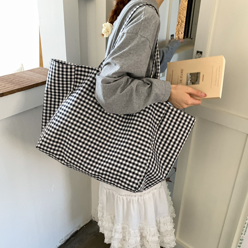 Trendy checkered large-capacity canvas bag for women 2025 new style casual and laid-back shopping bag, lightweight single-shoulder tote bag details Picture