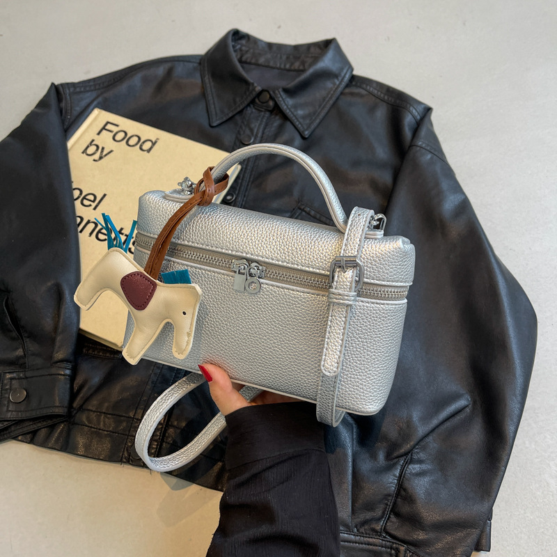 A niche hand-held lunch box bag for women in 2025, featuring a single-shoulder crossbody bag with lychee patterns, a three-dimensional small square bag, and a fashionable box bag Specification drawing