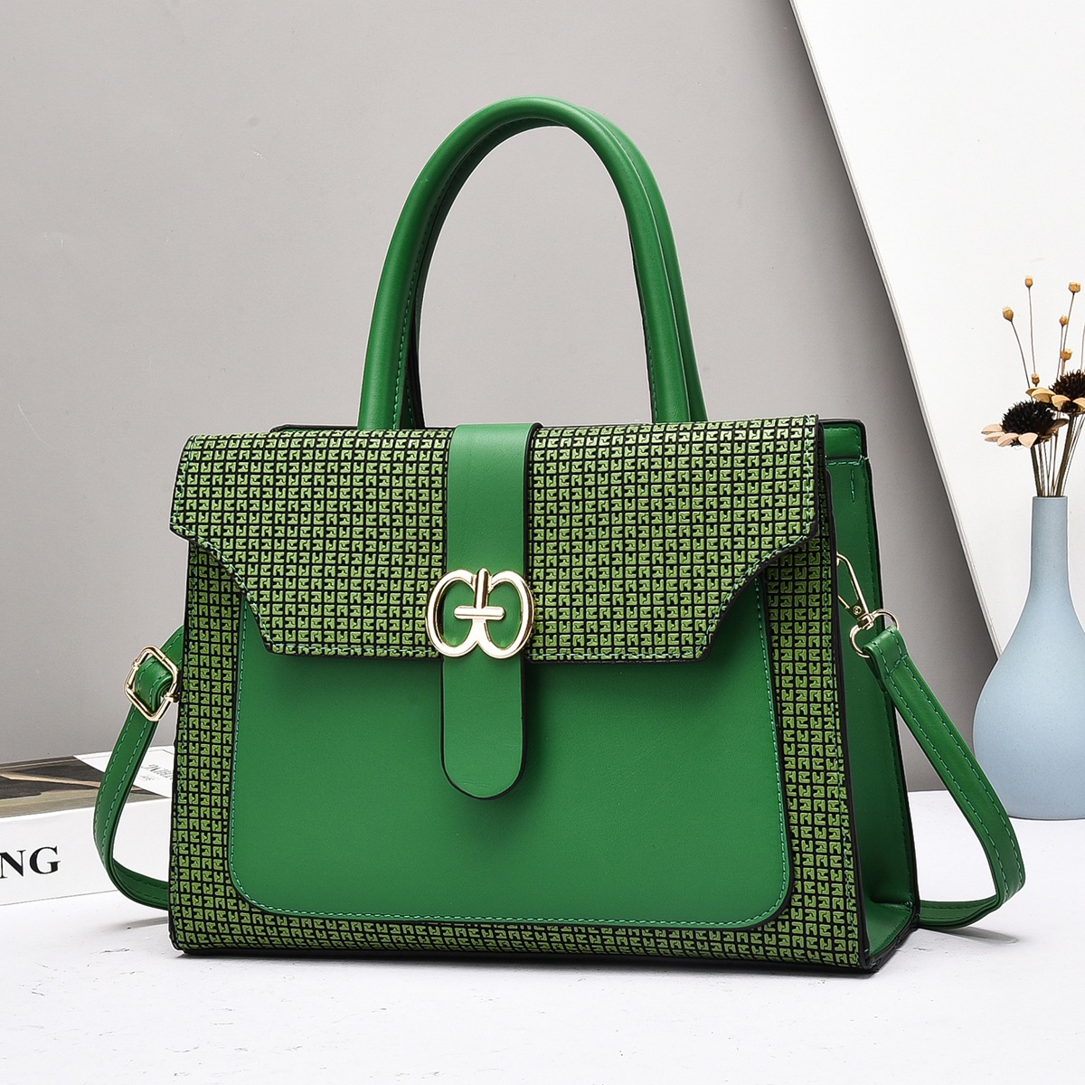 New women's handbag for spring 2025, a retro single-shoulder bag with a fashionable and niche design, a crossbody small square bag Specification drawing