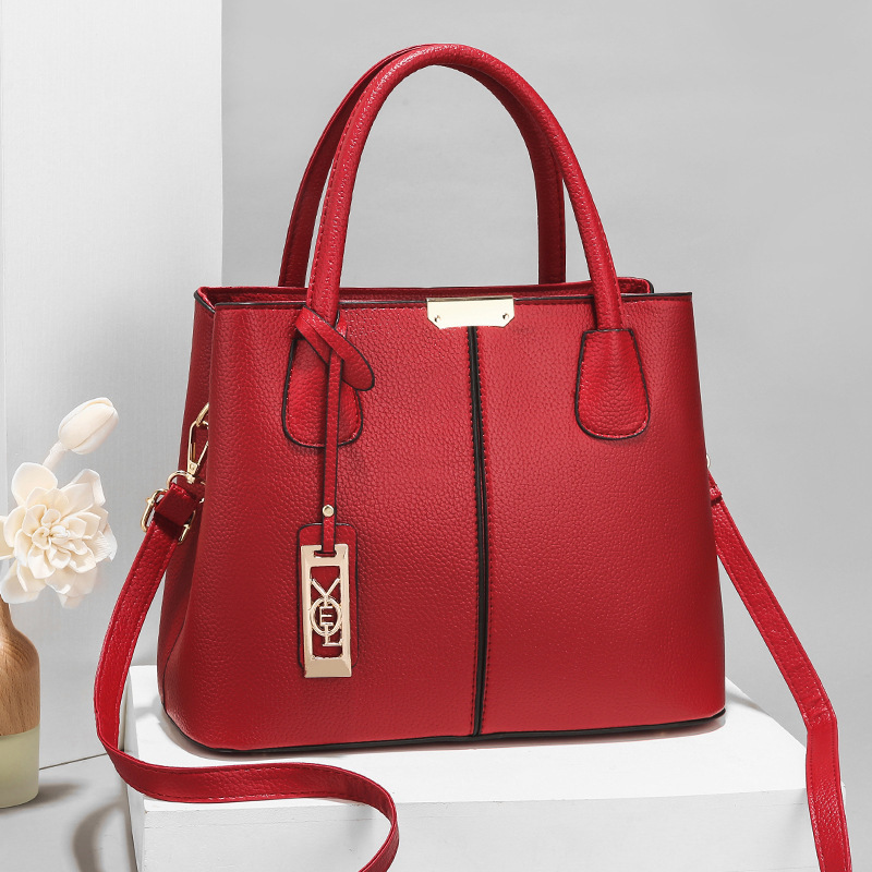 Factory direct sales of 2023 fashionable and trendy women's bags, large-capacity simple single-shoulder crossbody bags for export Item Picture