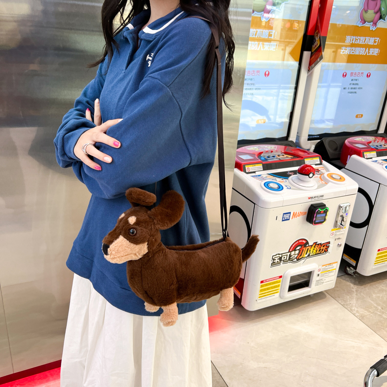 Plush bag, cute sausage puppy figurine bag, single-shoulder doll, mobile phone bag, cartoon children's crossbody bag, single-shoulder bag Application Scenario