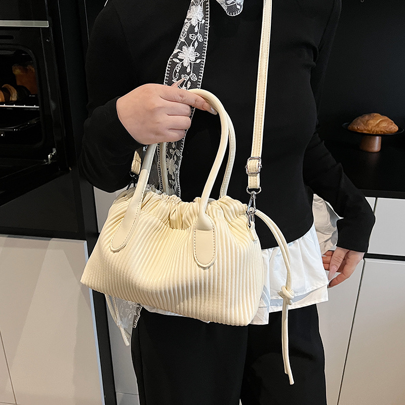 New Trend Su's niche striped fashion hand-held bucket bag for women, 2025 new style simple pleated single-shoulder crossbody bag Specification drawing
