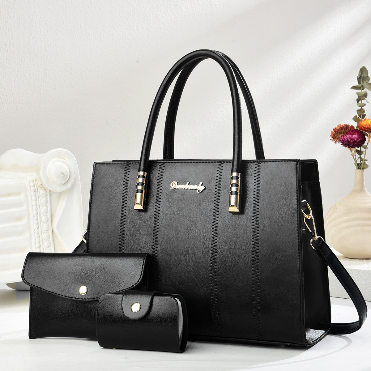 The new color-blocked women's bag is fashionable and trendy. It's a high-end single-shoulder bag, a crossbody bag and a large-capacity handbag for women full figure