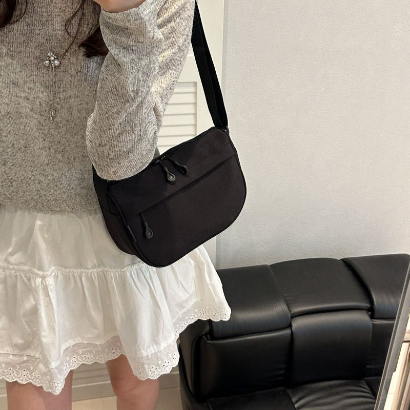 2025 New lightweight crossbody bag, women's single-shoulder bag, casual commuting, student class crossbody bag, nylon underarm bag Specification drawing