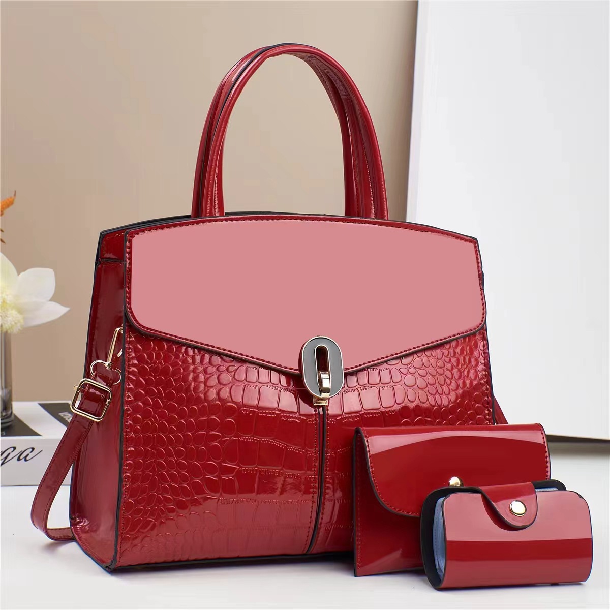 In 2024, a best-selling large single-shoulder crossbody bag for foreign trade, a versatile hand-carry bag, is a new fashion item for women Specification drawing