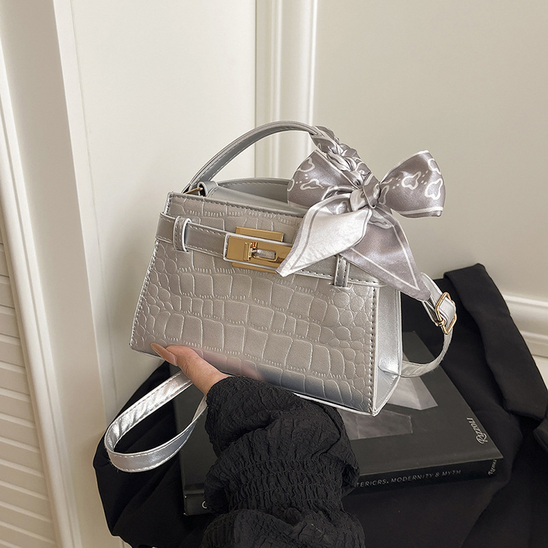 Summer 2025 new style crossbody bag for women: Small square bag, fashionable women's bag, shoulder bag, casual and simple crossbody bag full figure