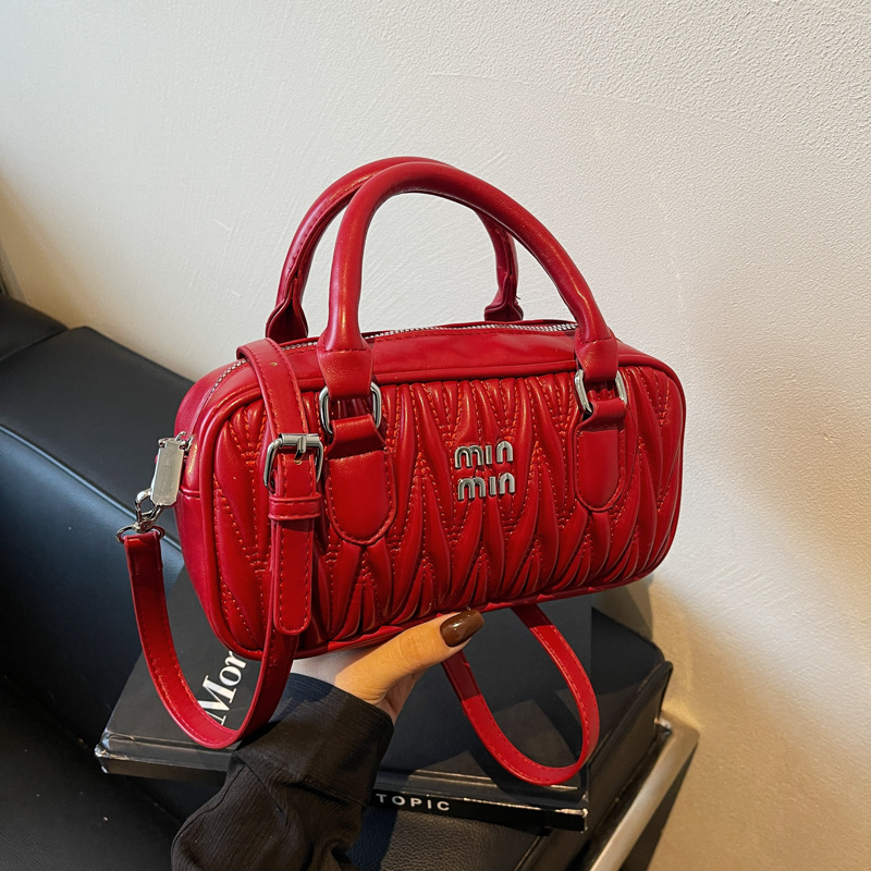 A stylish and high-end bowling bag for 2025, a simple, casual and versatile single-shoulder bag with a niche design for women Specification drawing