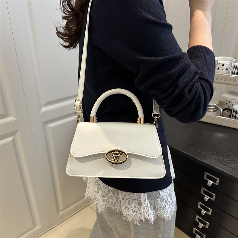 A simple and fashionable 2025 spring women's commuting bag in a solid color, single-shoulder, crossbody and hand-carry small square bag Specification drawing