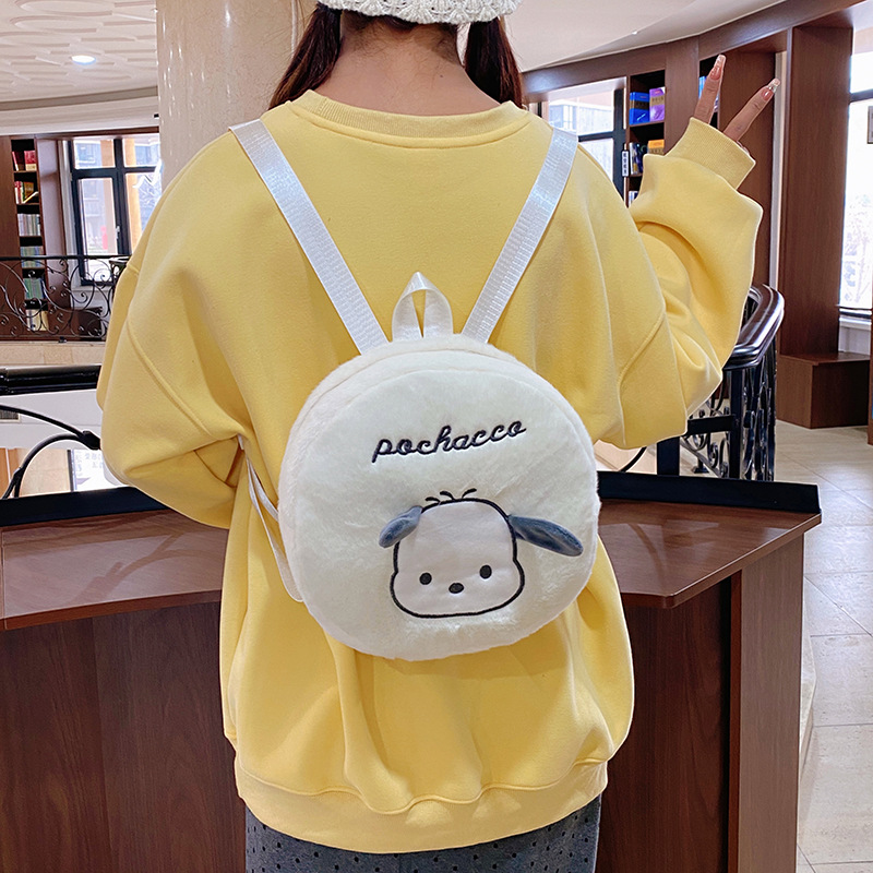 The cartoon mini backpack is cute and versatile. It's a plush backpack with a girlish heart, storage bag, and a claw machine doll can be exchanged for a birthday gift Application Scenario