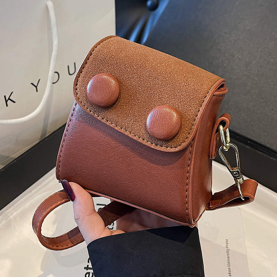 A high-end, niche design mini bag for women, a new 2024 fashionable crossbody bag for women, a casual Korean-style red envelope full figure