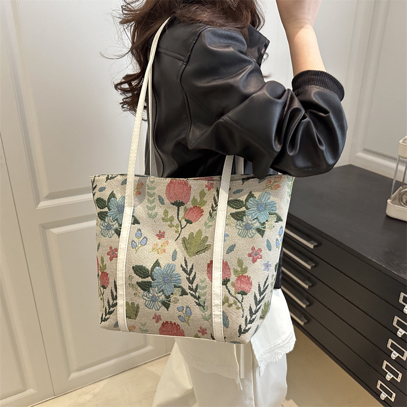 Korean-style printed underarm bag 2025 summer new large-capacity single-shoulder bag, trendy and fashionable commuter casual tote bag details Picture
