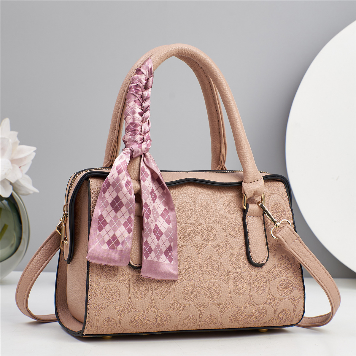 Mini small pillow bag, women's handbag, single-shoulder bag, crossbody bag, large-capacity Boston small square bag for women Application Scenario