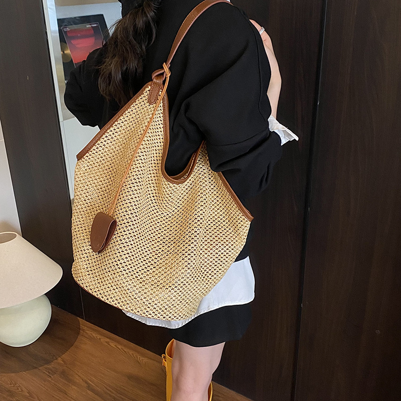 Large-capacity woven tote bag for women, new summer 2025, versatile commuter underarm bag, niche design, single-shoulder bag trend details Picture