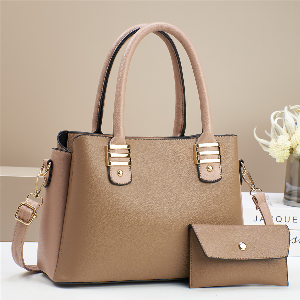 A new best-selling women's fashion single-shoulder crossbody bag for winter, a versatile hand-carry bag for 2024, a popular large bag manufacturer for foreign trade Application Scenario