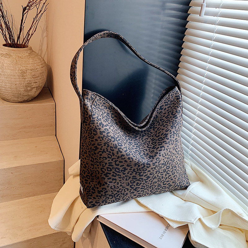 Large-capacity tote bag, 2024 new trendy INS shoulder bag, elegant underarm bag, leopard print simple, Japanese and Korean casual bag Specification drawing