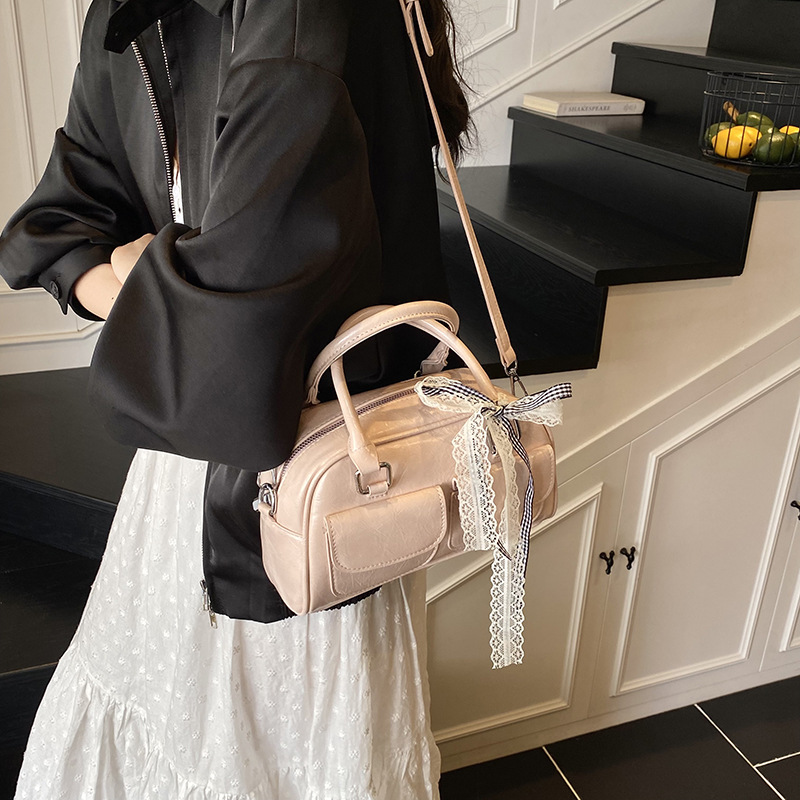 Cross-border casual hand-held Boston bag for women 2025 New Korean style simple and versatile bow single-shoulder crossbody bag Application Scenario