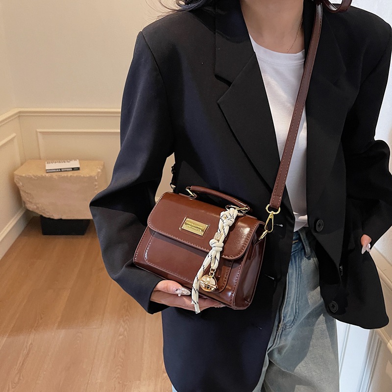 Retro casual hand-held briefcase 2025 New Korean style fashionable small square bag, high-end and trendy crossbody armpit bag Specification drawing