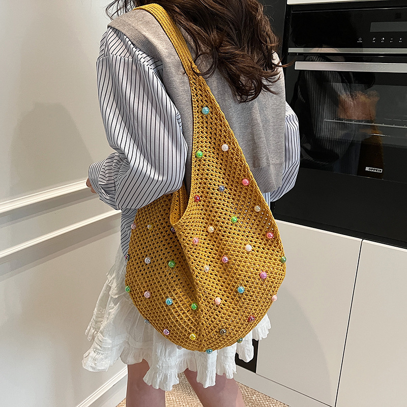 Lazy style beaded woven bag for women 2025 new style simple and cute single-shoulder hand-held bag with large capacity tote bag Application Scenario
