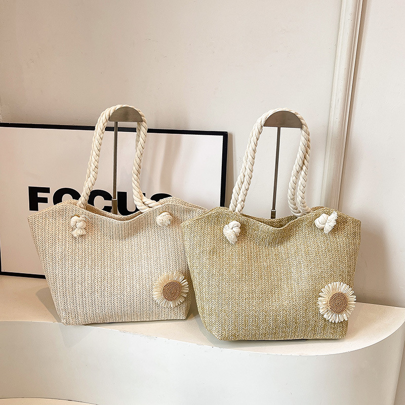 Stylish and versatile large-capacity straw-woven bucket bag for women 2025 new style, trendy and fashionable, thick rope hand-held shoulder bag for women Application Scenario