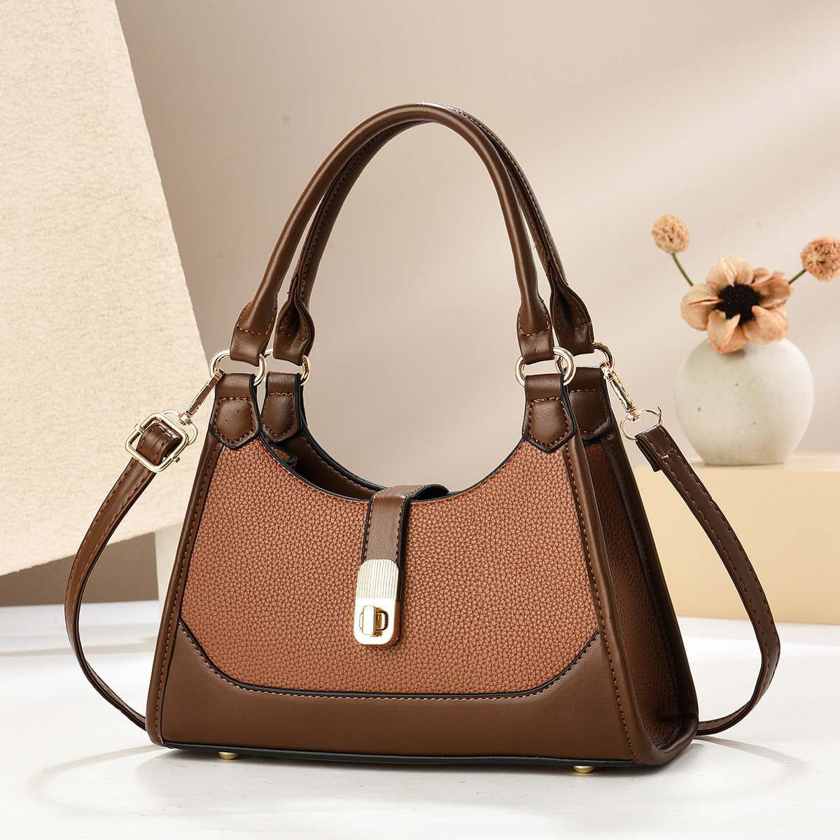 A new Korean-style women's bag with a high-quality texture, a fashionable lock buckle single-shoulder hand-carry bag, and a trendy and stylish baguette bag details Picture