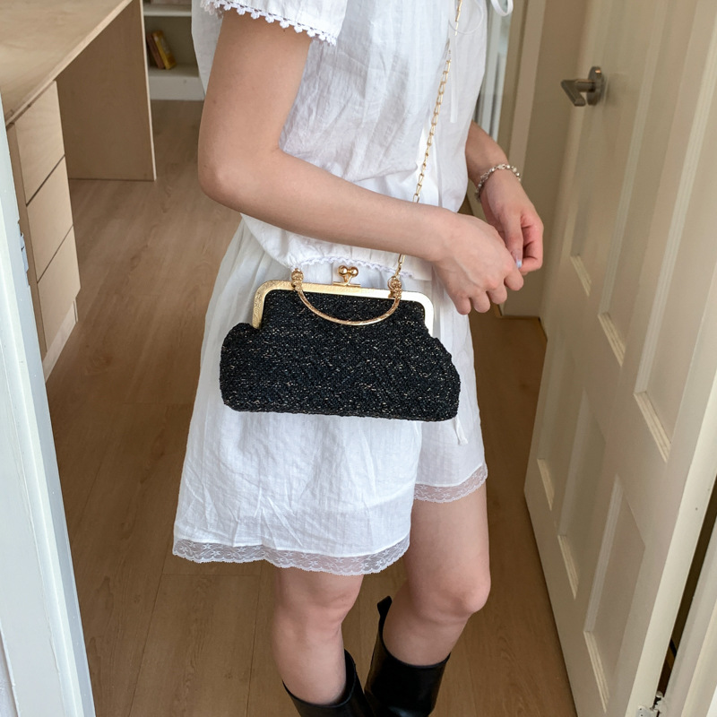 A niche design handbag for women, a new spring/Summer 2025 woven high-end fashion chain single-shoulder bag and crossbody bag details Picture