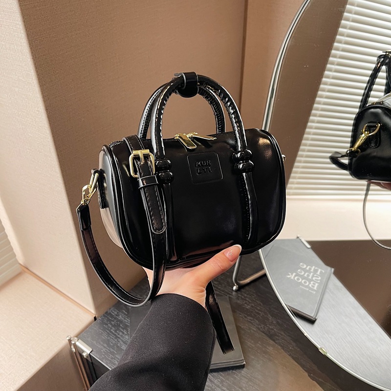 A stylish and casual single-shoulder bag from 2025, a trendy and versatile Korean style with a high-end feel, a small square bag and a simple crossbody bag Specification drawing