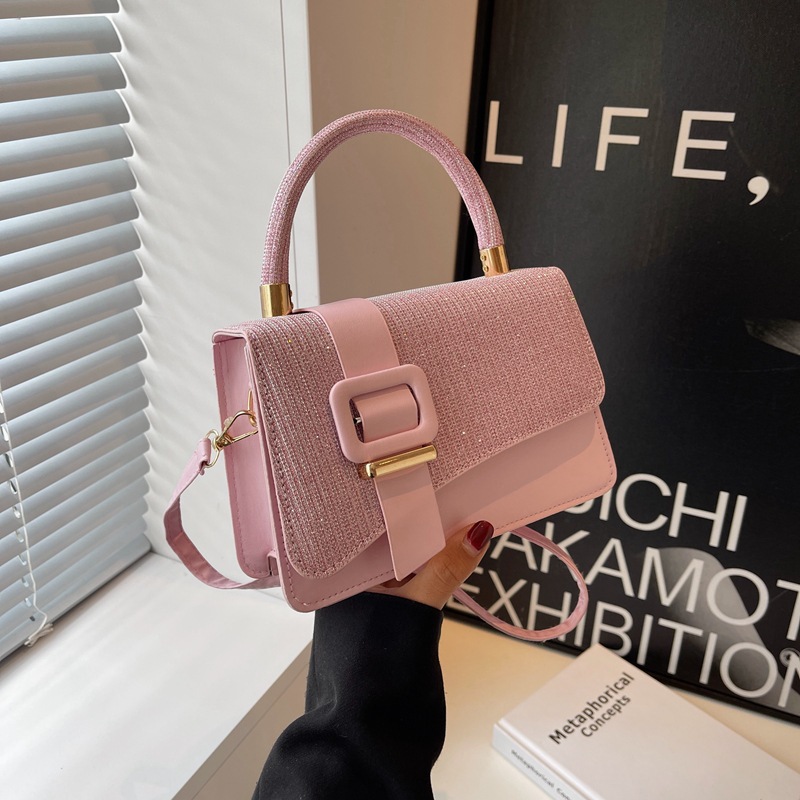 The 2023 new women's bag with belt buckle features a trendy and niche design. It is a simple and fashionable single-shoulder bag and a women's crossbody bag Specification drawing
