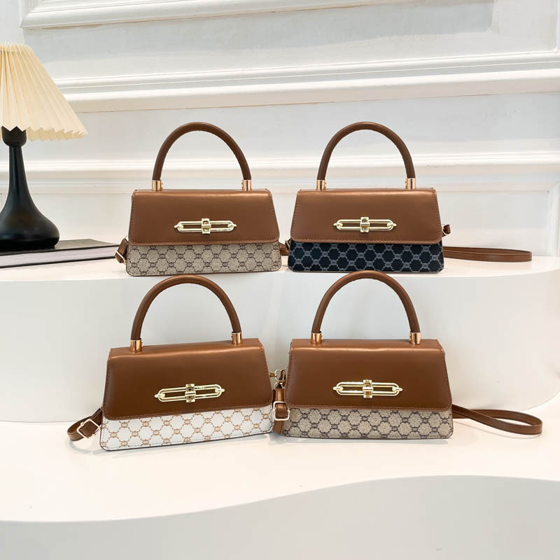 A retro color-blocking texture, niche design bag for women 2025, a fashionable and versatile single-shoulder crossbody bag for commuting Application Scenario