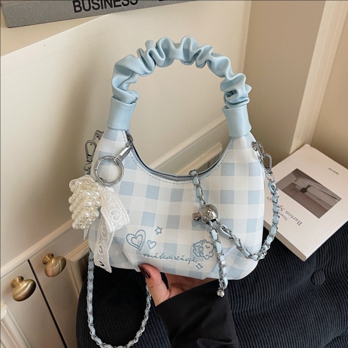 "Bag Girl 2025 New Summer Versatile handbag, niche design crossbody bag, super popular Korean-style pleated single-shoulder bag. full figure