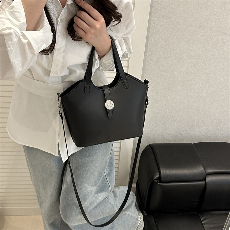 A retro and niche design basket handbag for women, a new simple silk scarf commuting large-capacity single-shoulder crossbody bag Specification drawing