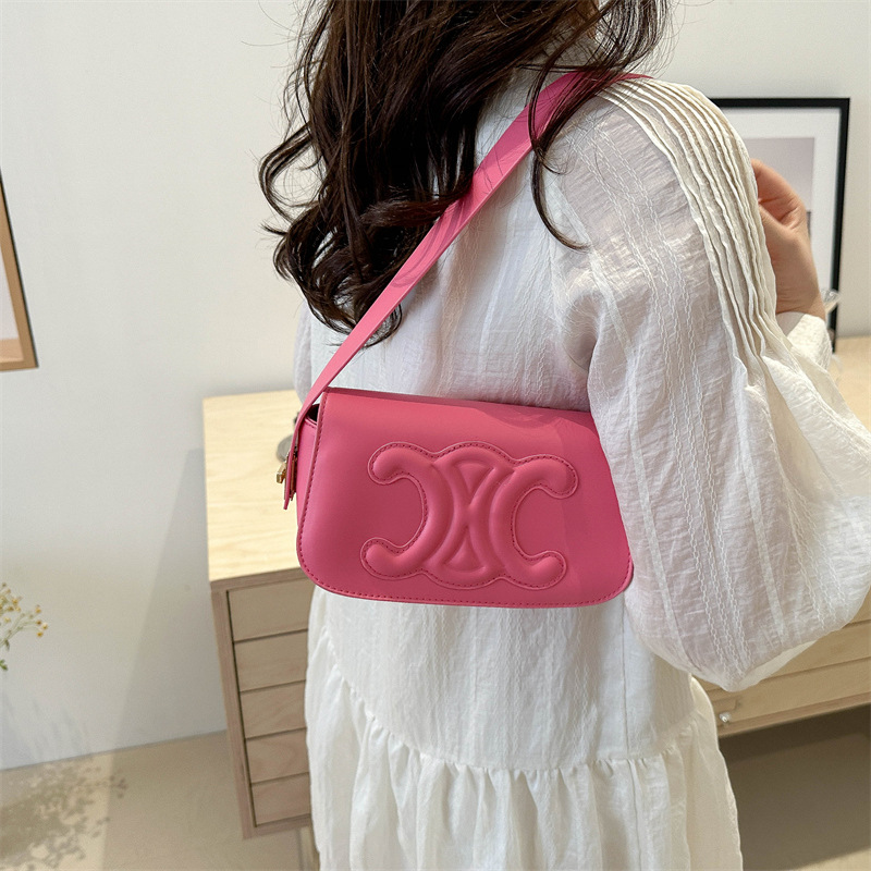 A French commuter baguette bag with a unique texture, a trendy underarm bag for women's 2024 spring/Summer collection, a stylish single-shoulder crossbody bag Specification drawing