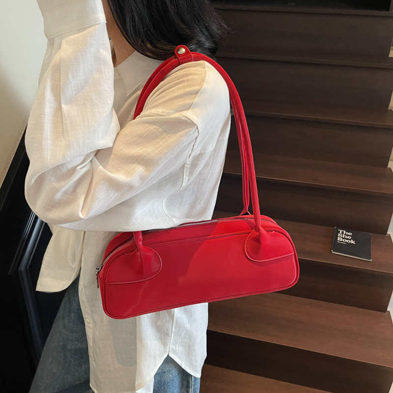 Korean style fashionable underarm bag, niche high-end handbag, women's 2025 new versatile baguette bag, trendy single-shoulder bag Specification drawing