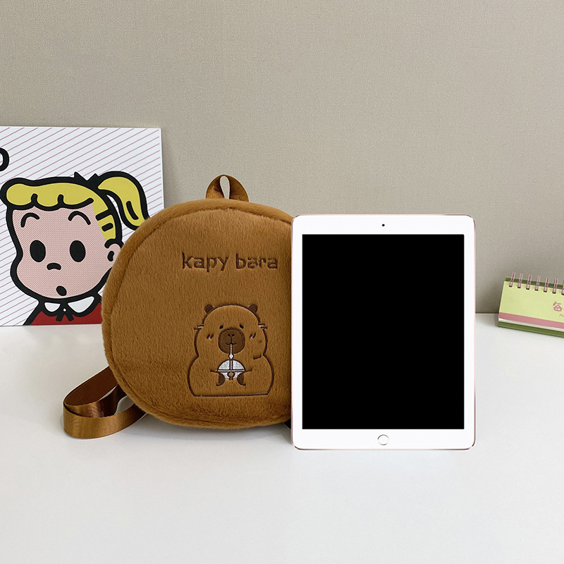 The cartoon mini backpack is cute and versatile. It's a plush backpack with a girlish heart, storage bag, and a claw machine doll can be exchanged for a birthday gift Specification drawing