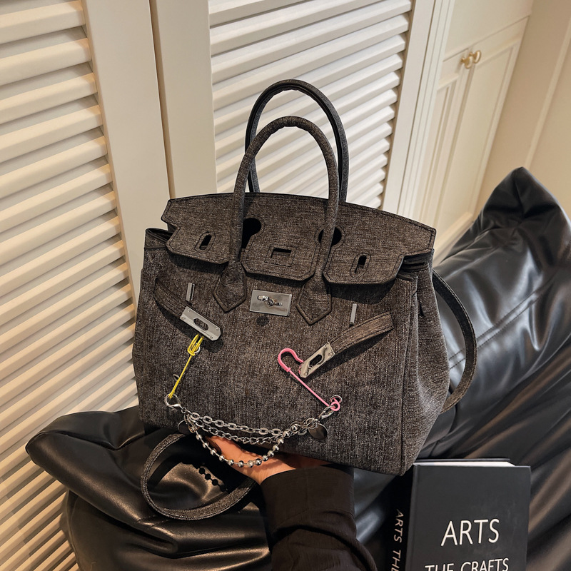 High-end large-capacity bag for women, 2025 new trendy and versatile crossbody bag, popular casual platinum handbag details Picture