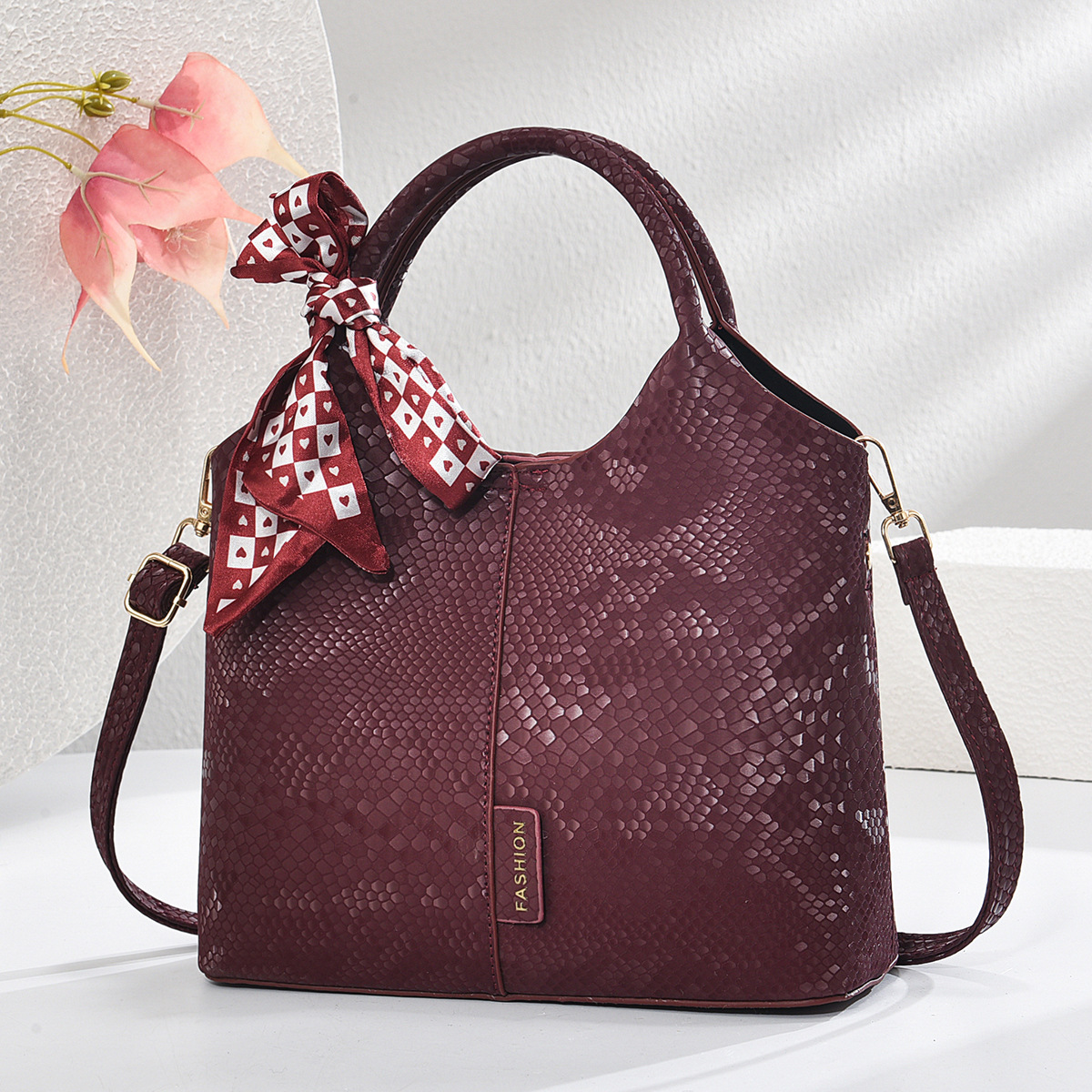 Snake-patterned bag 2025 new style, high-end niche, versatile, mom's hand, shoulder, crossbody bag, bucket, women's bag, handbag Specification drawing
