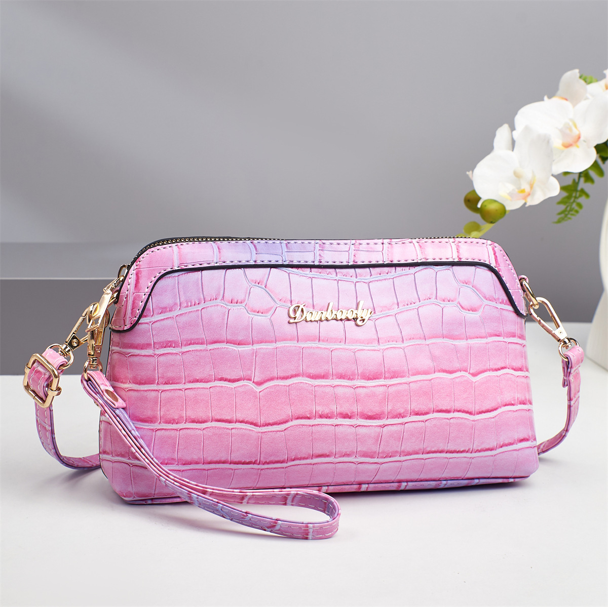 New in-stock women's bag, fashionable large-capacity shell bag, coin purse, versatile for commuting, hand-carry bag, women's crossbody bag details Picture
