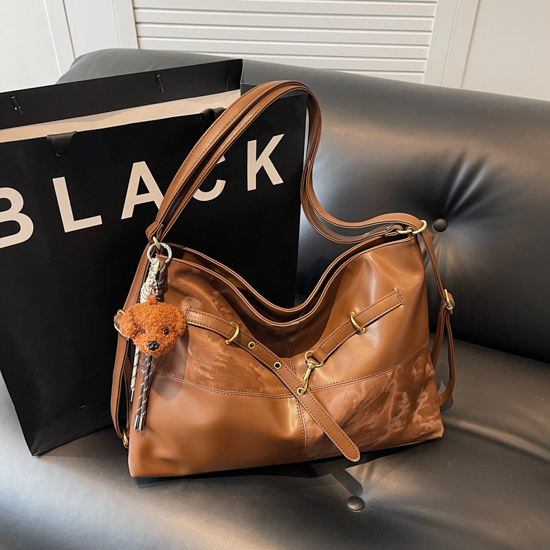 Retro commuter tote bag for women, large capacity 2024 new casual and versatile shoulder bag, street trend travel backpack full figure