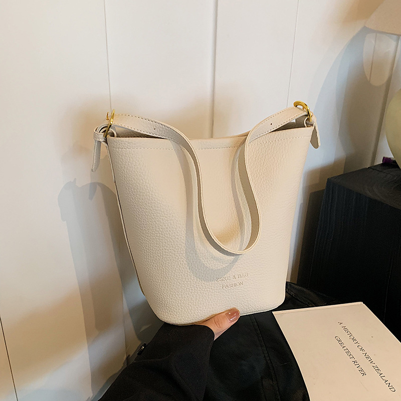 The new high-end women's 2024 fashion bucket bag, large-capacity single-shoulder crossbody bag, and the popular mother-and-child bag this year Specification drawing