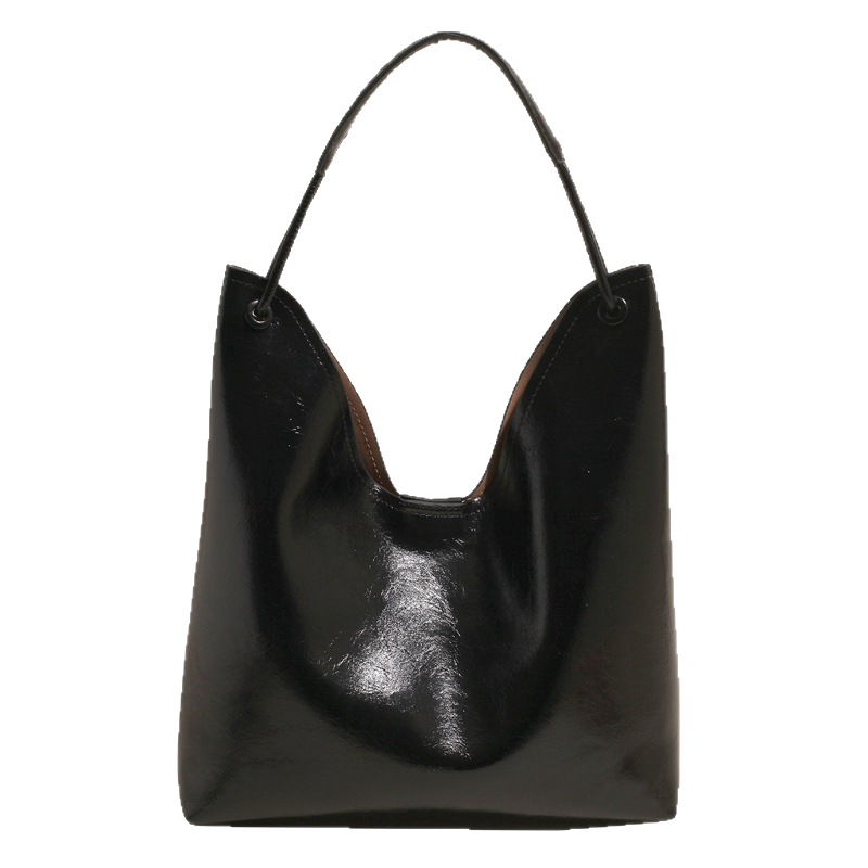 The 2025 new casual, fashionable and simple solid color underarm bucket bag is stylish and versatile for commuting. It's a single-shoulder crossbody bag Item Picture