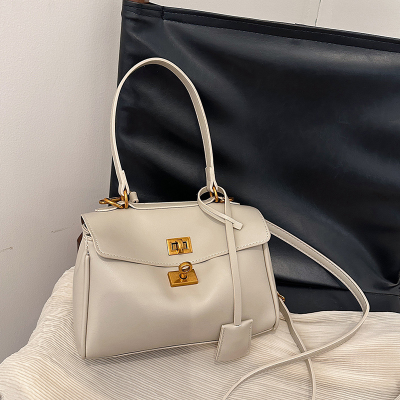 French-style high-end texture soft surface tote bag, simple and large-capacity elegant underarm single-shoulder bag, commuting crossbody bag Application Scenario